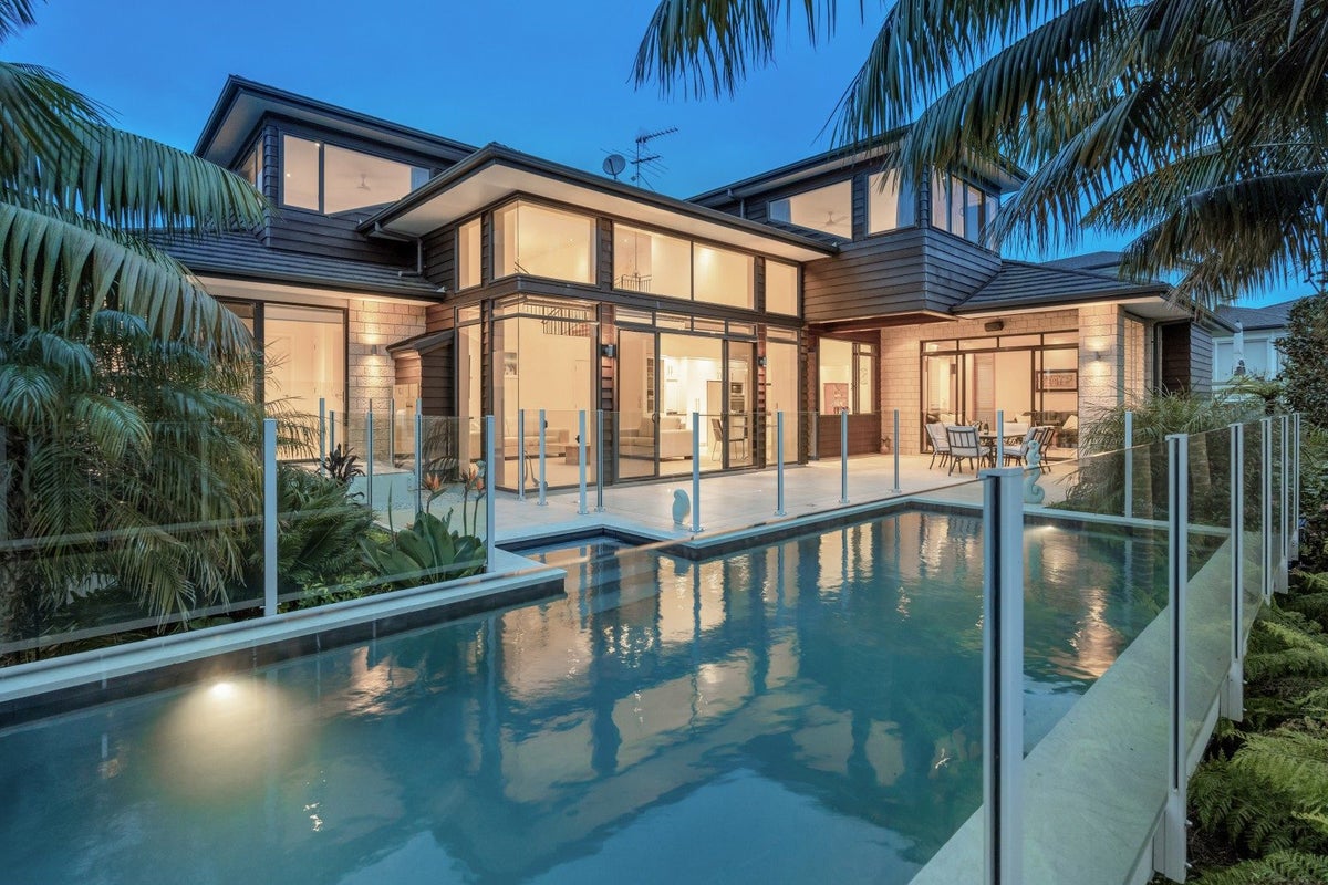 39 Armstrong Farm Drive, East Tamaki Heights, Auckland - Carousel 1