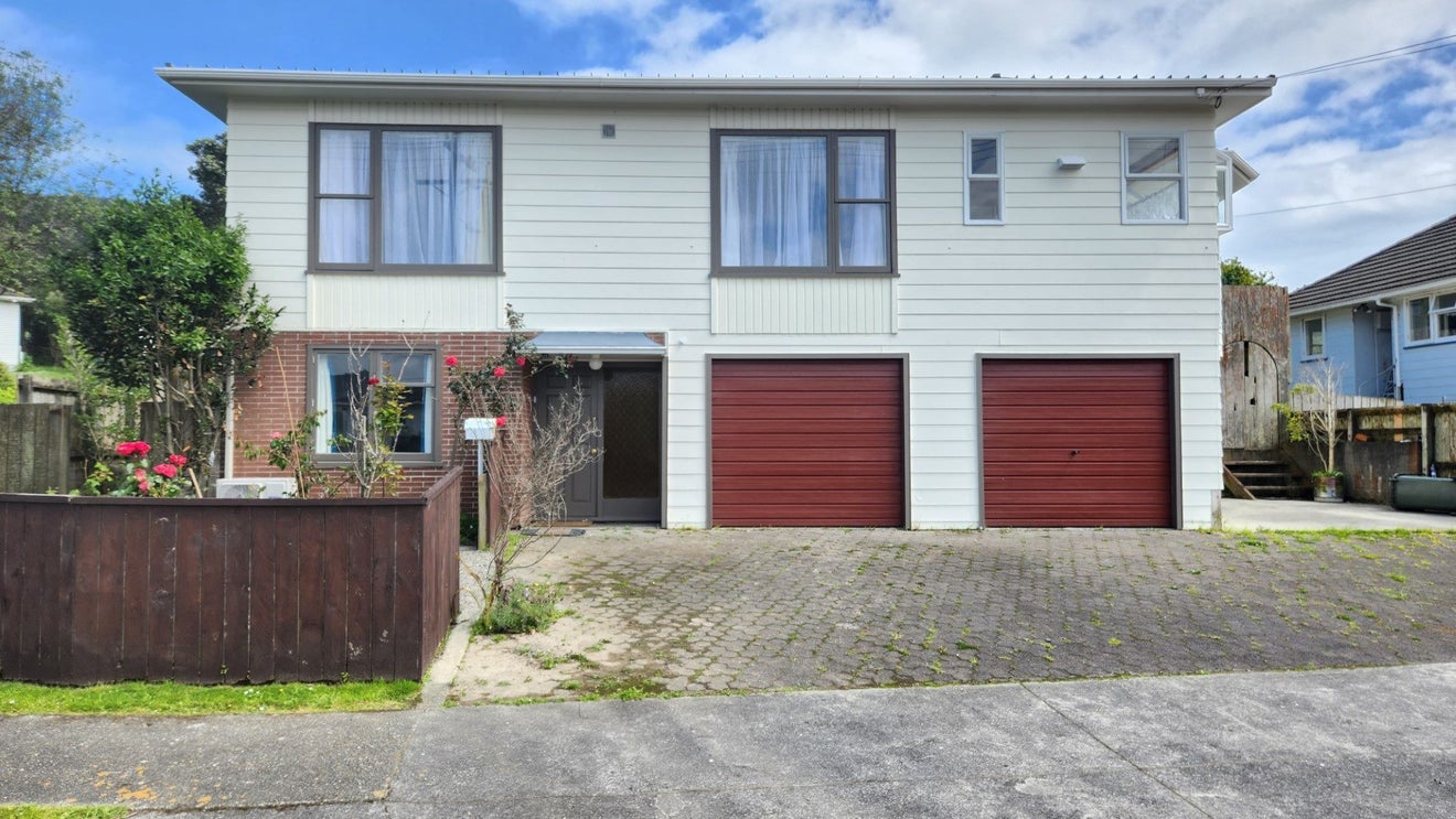 35 Turkington Street, Tawa, Wellington - Carousel 1