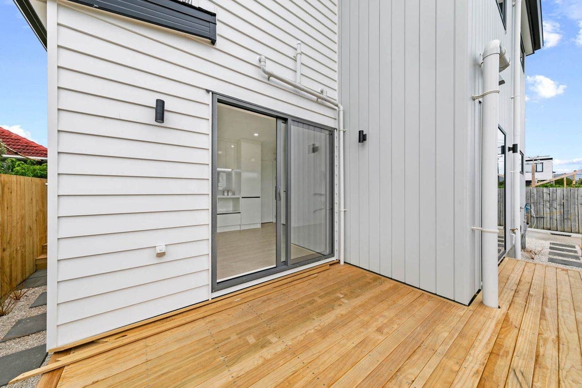 90B Seymour Road, Sunnyvale, Auckland - Carousel 20