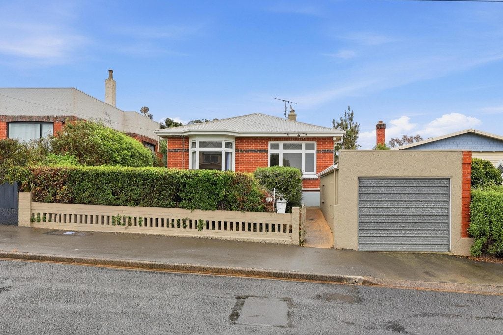 51 Oakland Street, Andersons Bay, Dunedin - Carousel 1