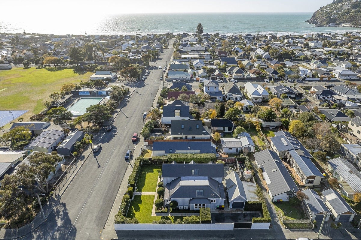 33 Hardwicke Street, Sumner, Christchurch - Carousel 28
