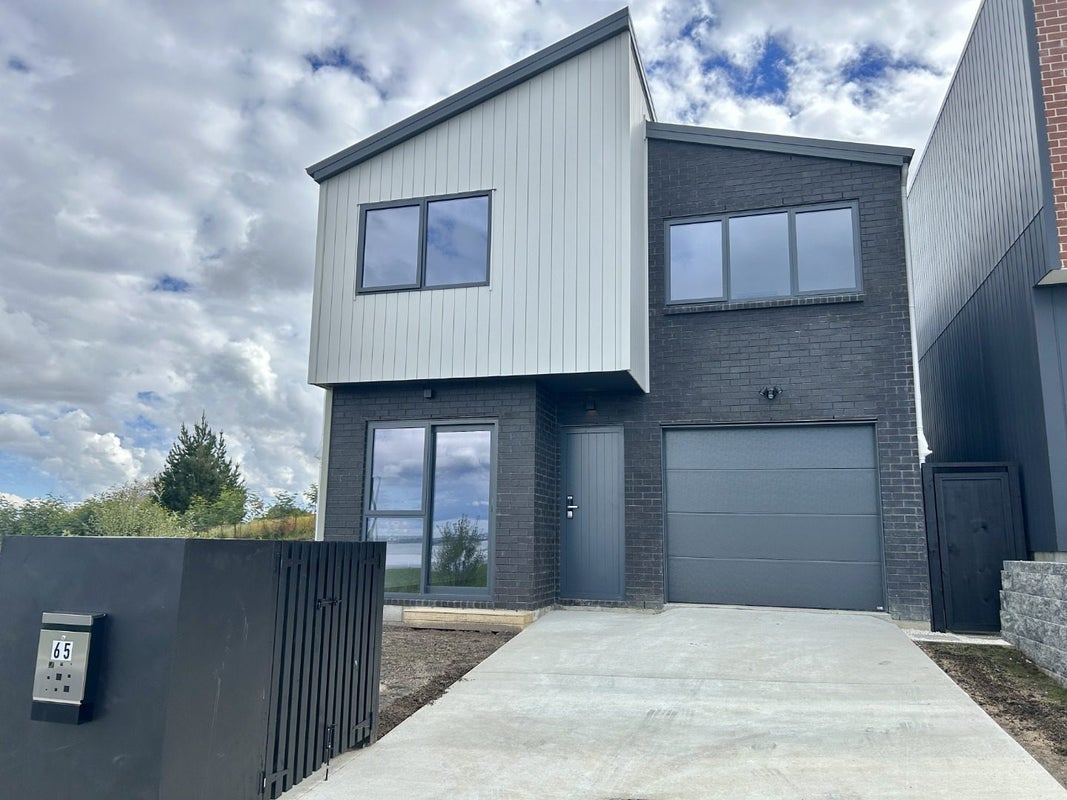 65 Picnic Point Road, Hobsonville, Auckland - Carousel 1