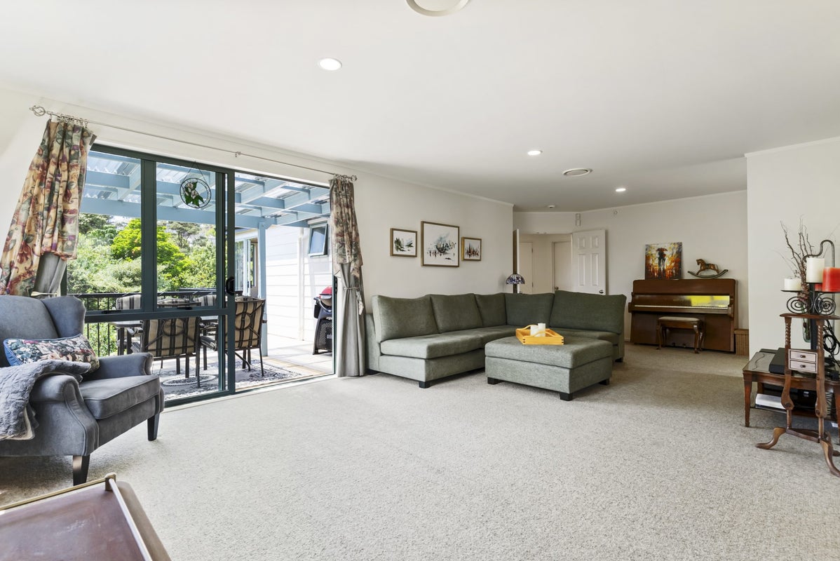 16 Landsdale Place, Massey, Auckland - Carousel 2