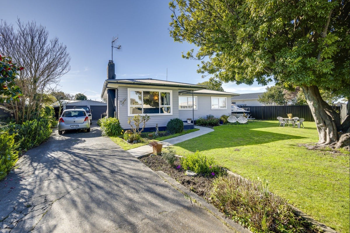 28 Henley Crescent, Pirimai, Napier - Carousel 1
