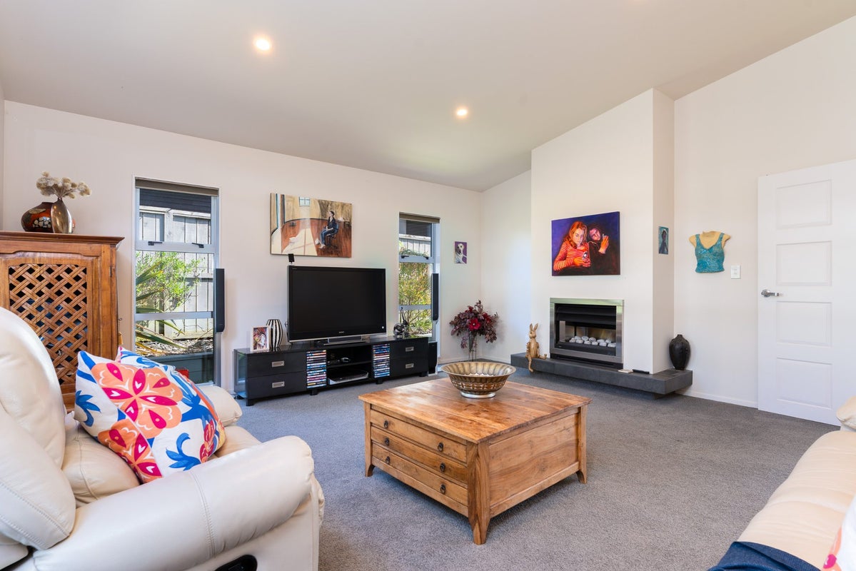 11 Sedgley Grove, Churton Park, Wellington - Carousel 2