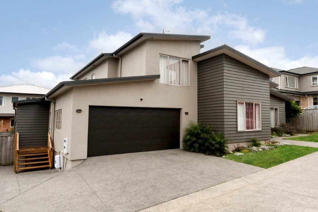29D Paparoa Road, Cockle Bay, Auckland - Carousel 1