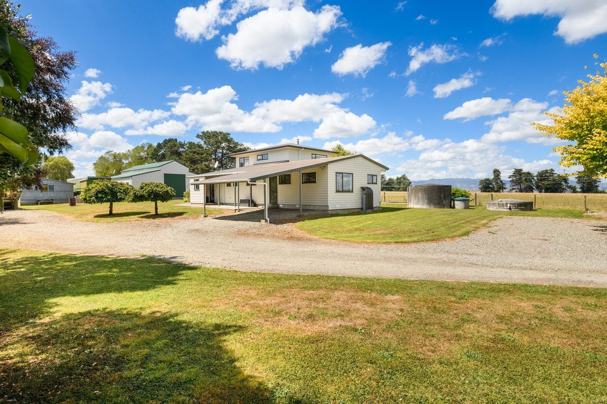 17 Coulters Line, Kiwitea, Feilding - Carousel 1