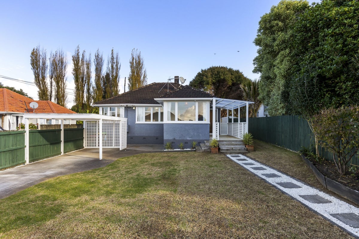 10 Caen Road, Panmure, Auckland - Carousel 1