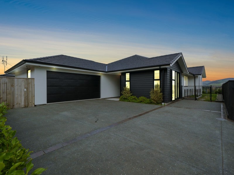 111 John Burke DR, Aotea, PORIRUA - Carousel 1