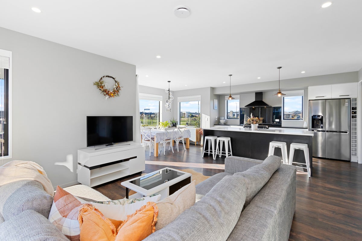 1 Emma Street, MARSHLAND, CHRISTCHURCH - Carousel 2