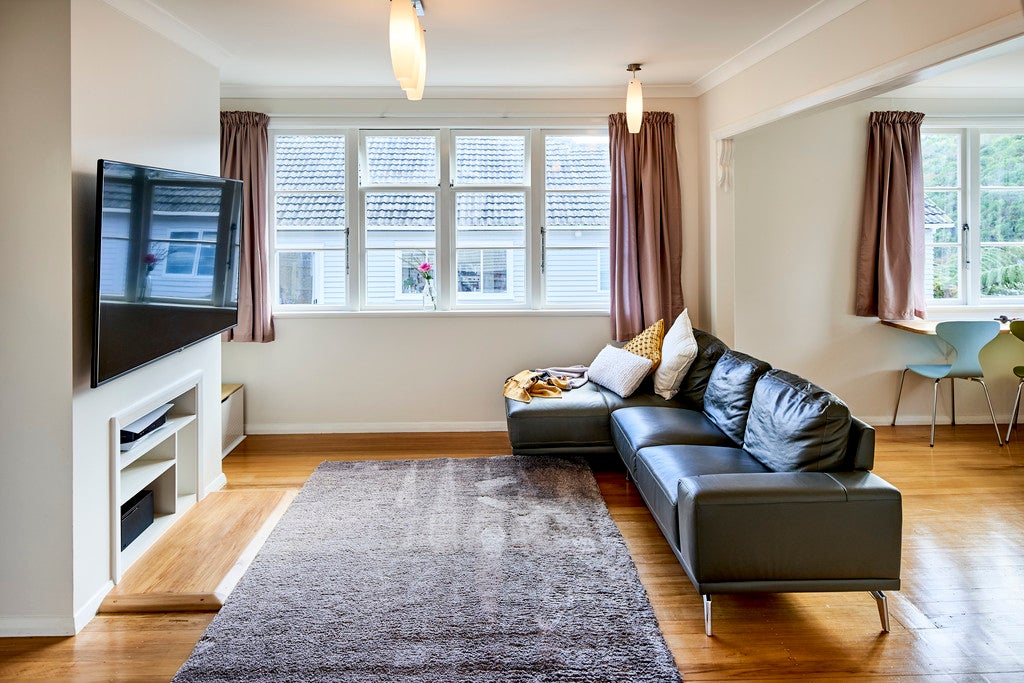 25 Raroa Terrace, Tawa, Wellington - Carousel 2