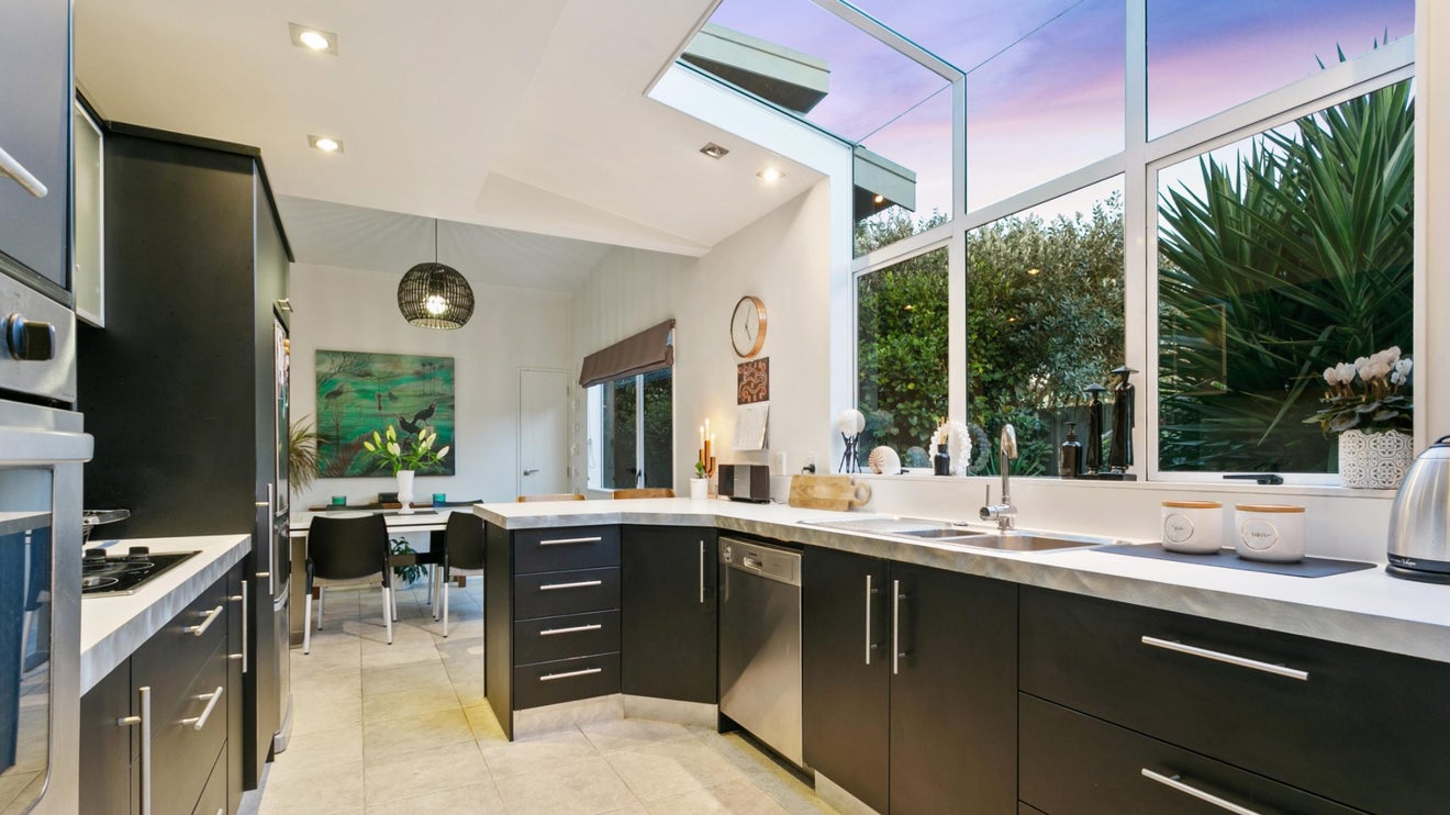 13A Graham Avenue, Te Atatu Peninsula, Auckland - Carousel 1