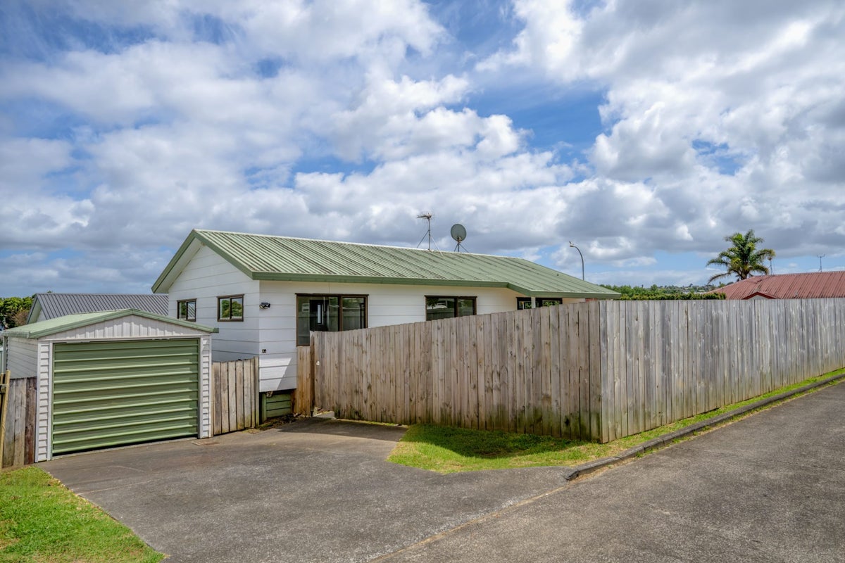 3A Nerissa Place, Randwick Park, Auckland - Carousel 1
