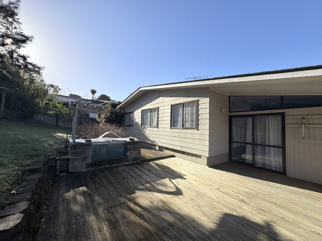 75 Powrie Street, Glenfield, Auckland - Carousel 2
