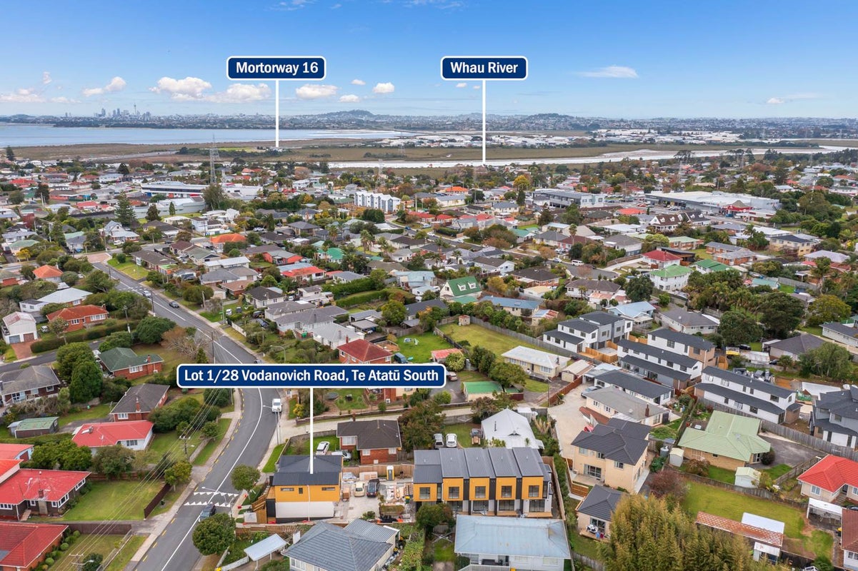 2/28 Vodanovich Road, Te Atatū South, Auckland - Carousel 1