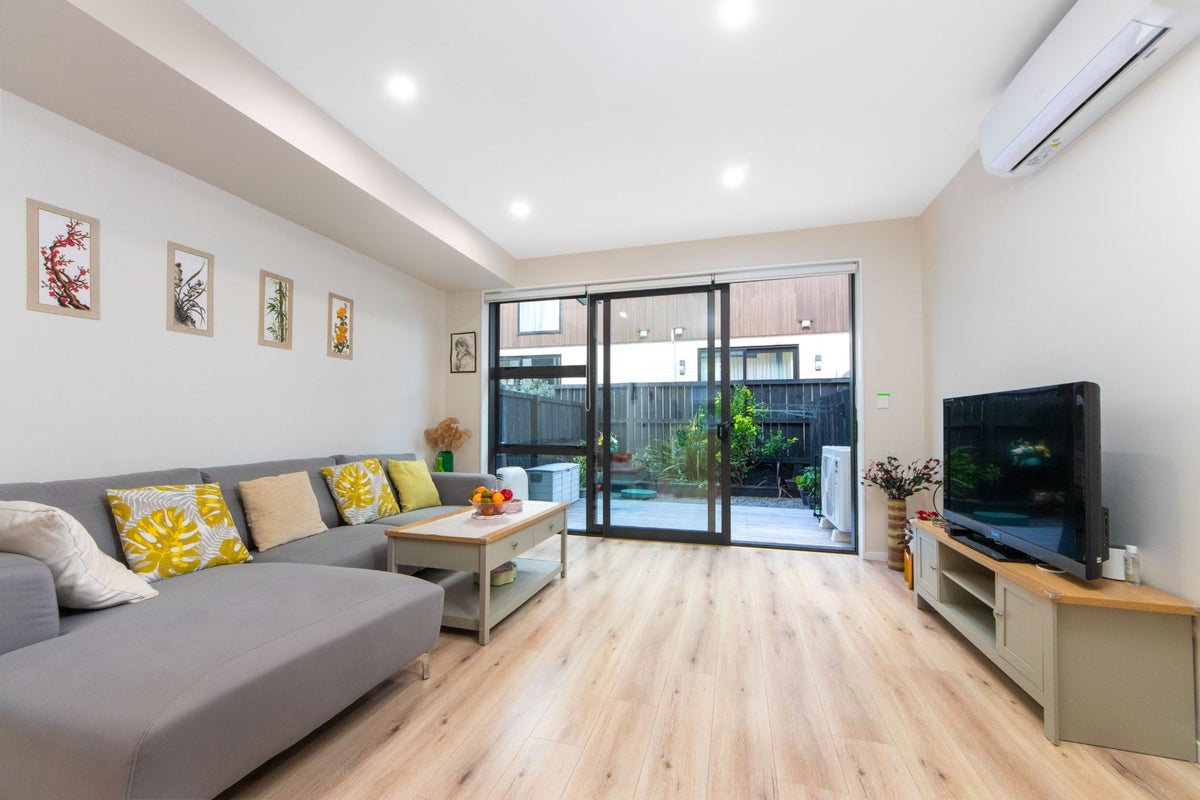 19 Peihana Road, Hobsonville, Auckland - Carousel 1