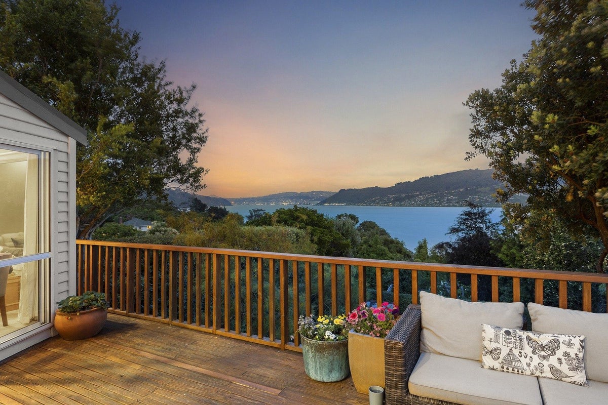 27 Marion Street, Macandrew Bay, Dunedin - Carousel 1