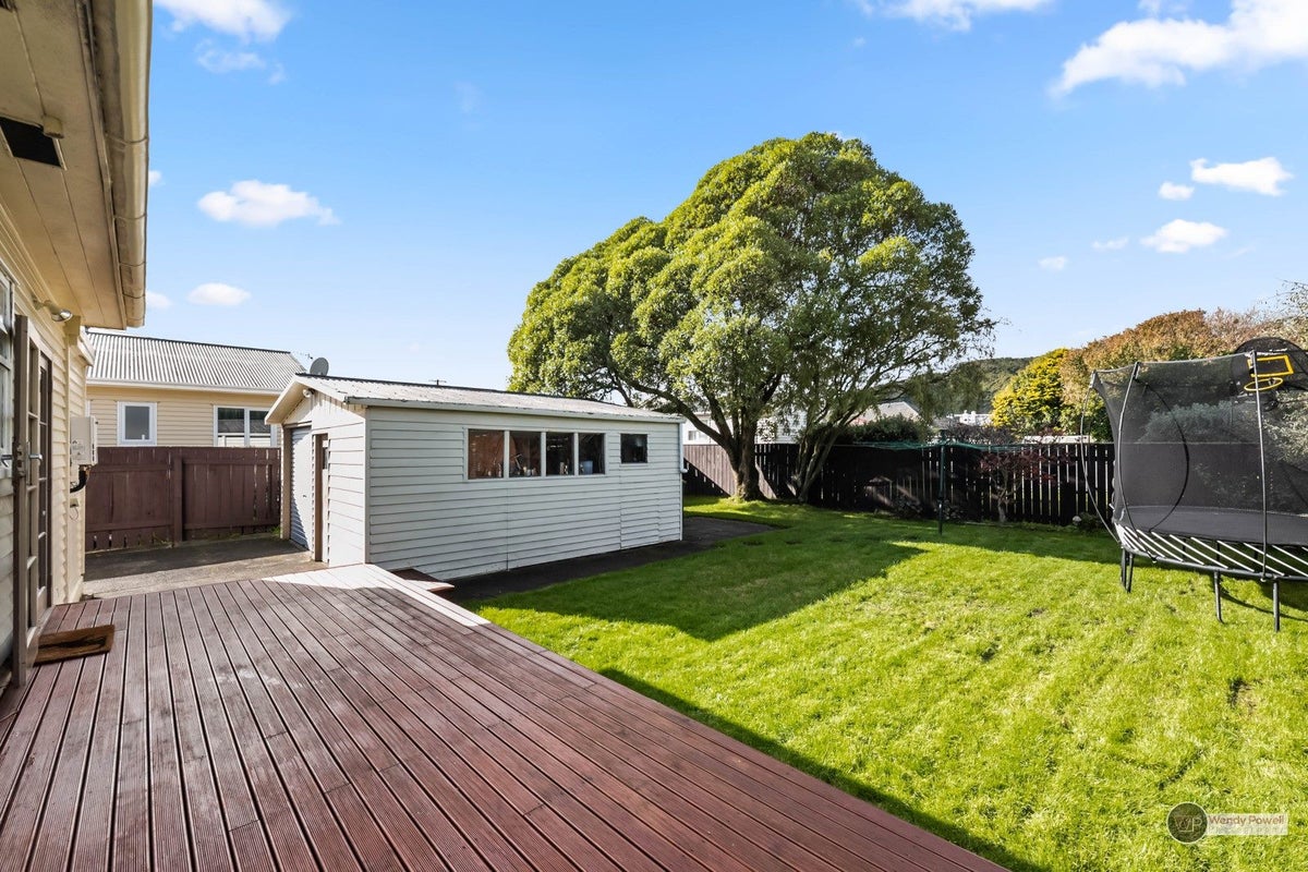 14 Raymond Terrace, Fairfield, Lower Hutt - Carousel 1