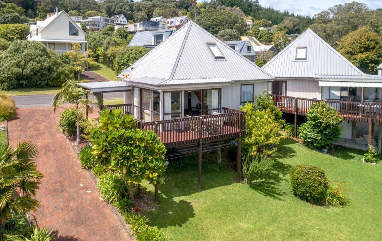 4/104 The Grove, Onemana, Whangamata - Carousel 2