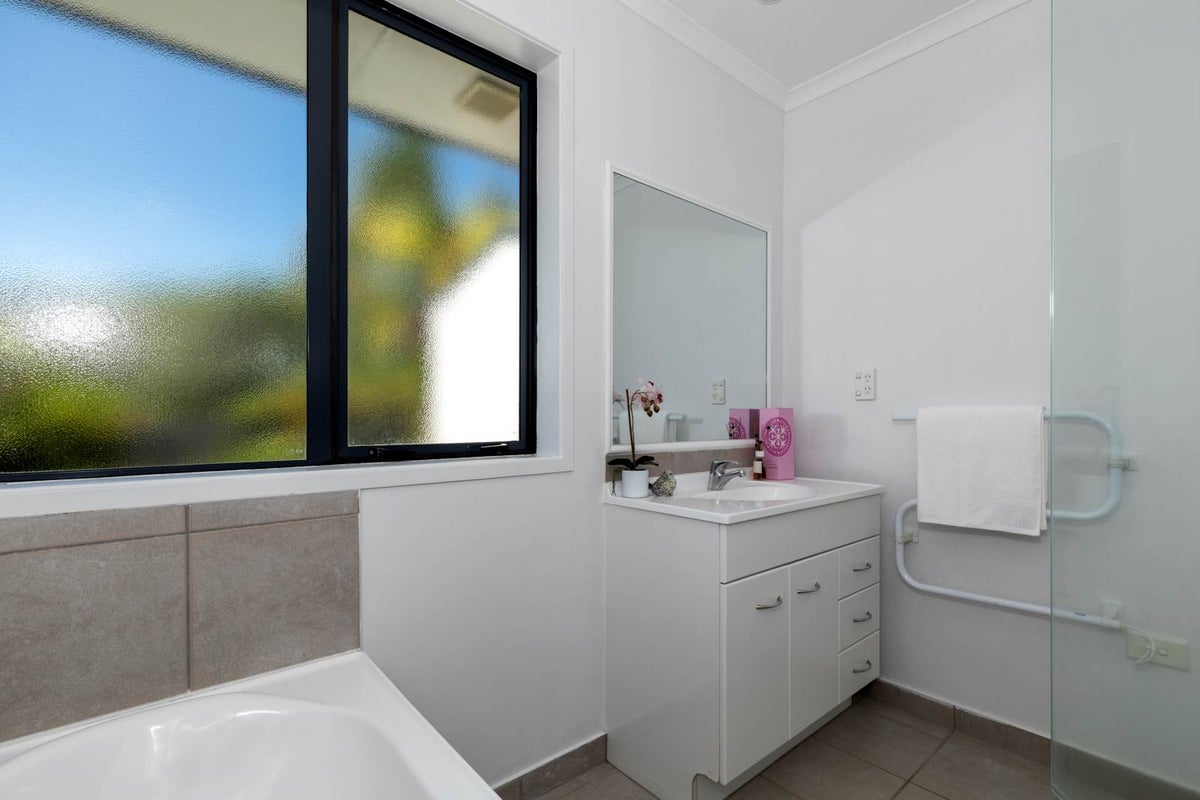 5 Louvain Place, Greenhithe, Auckland - Carousel 35