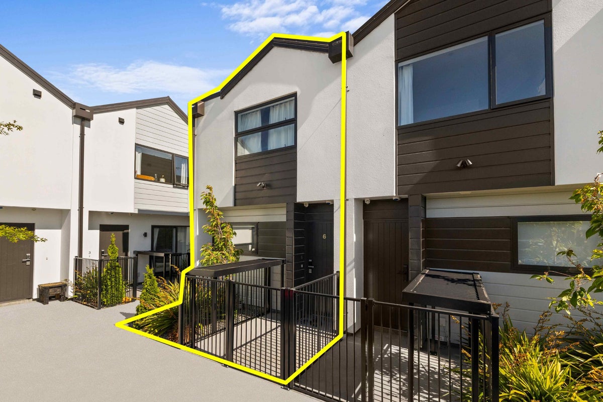 6/15 Bunyan Street, Waltham, Christchurch - Carousel 1