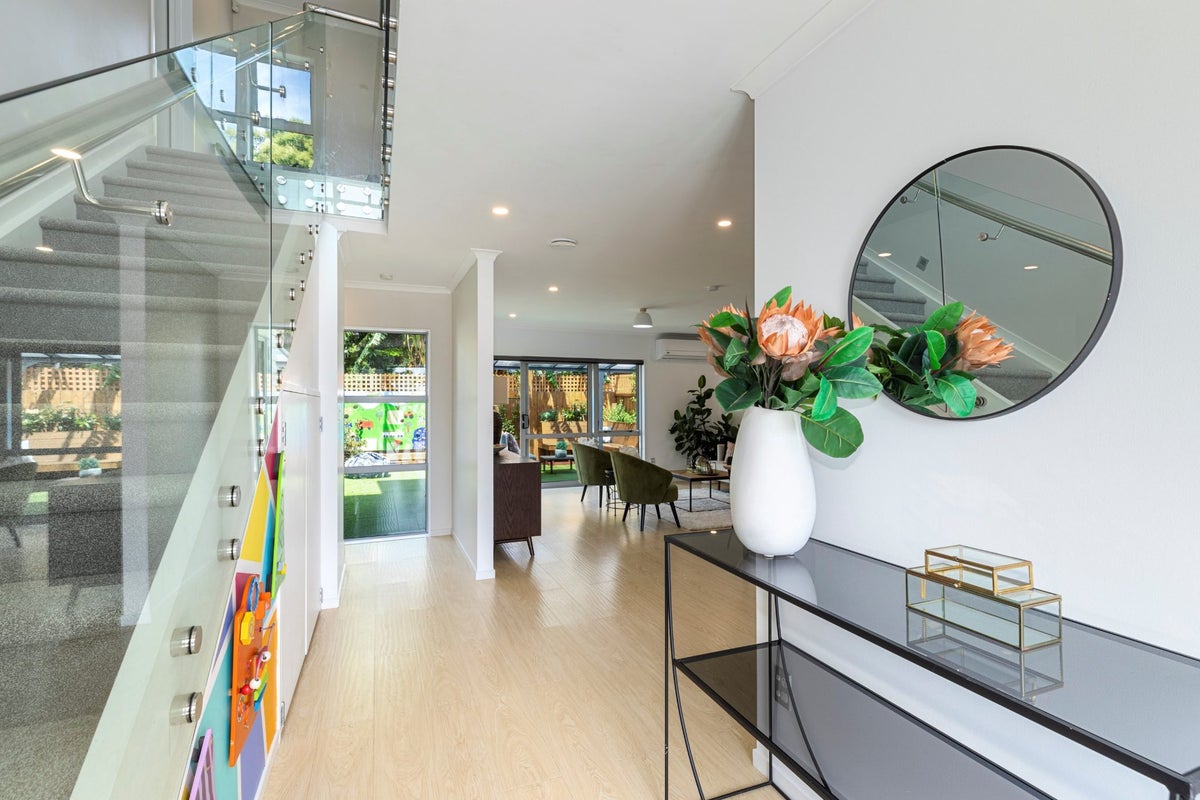 5D Stamford Park Road, Mount Roskill, Auckland - Carousel 2