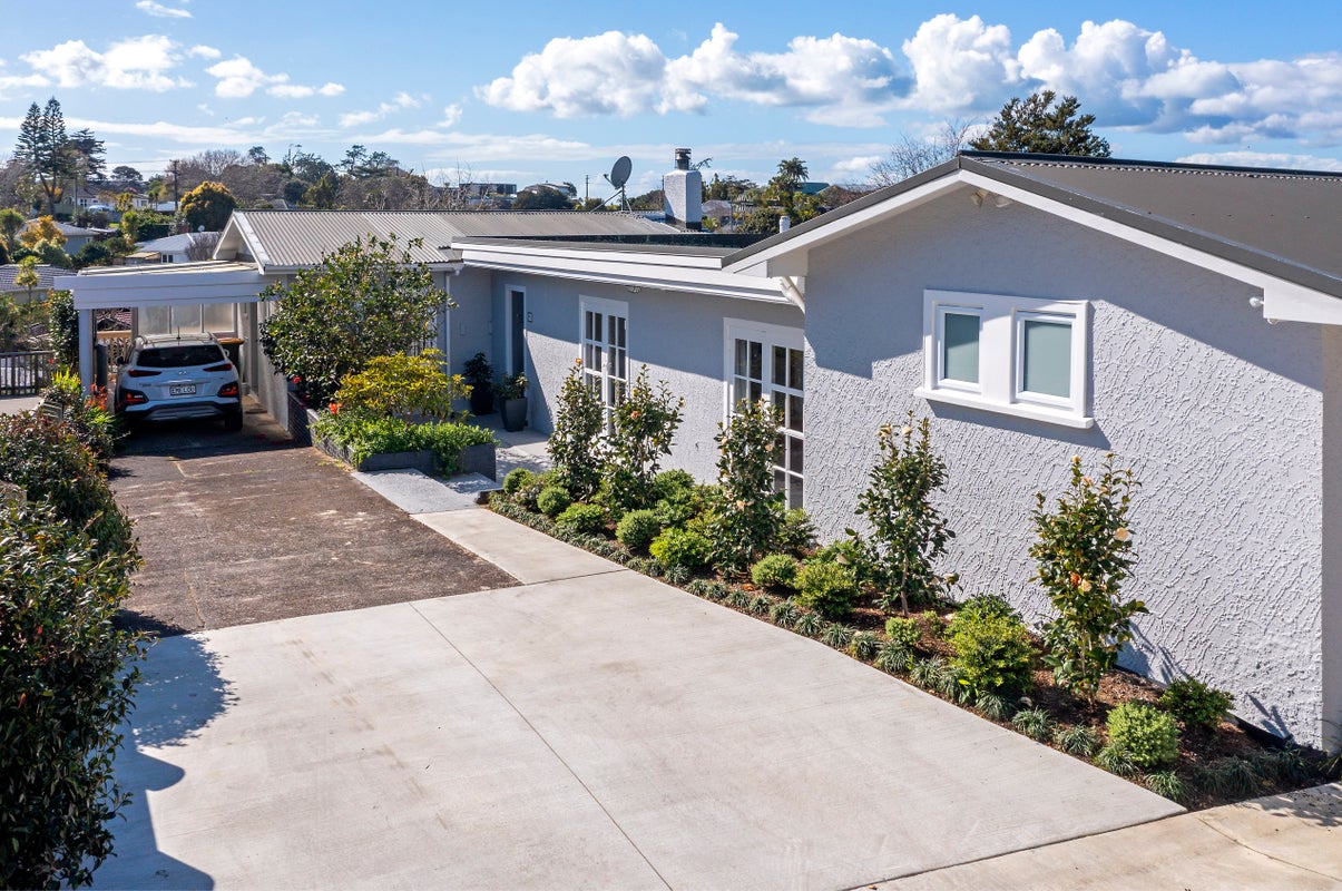 90 Uxbridge Road, Cockle Bay, Auckland - Carousel 1