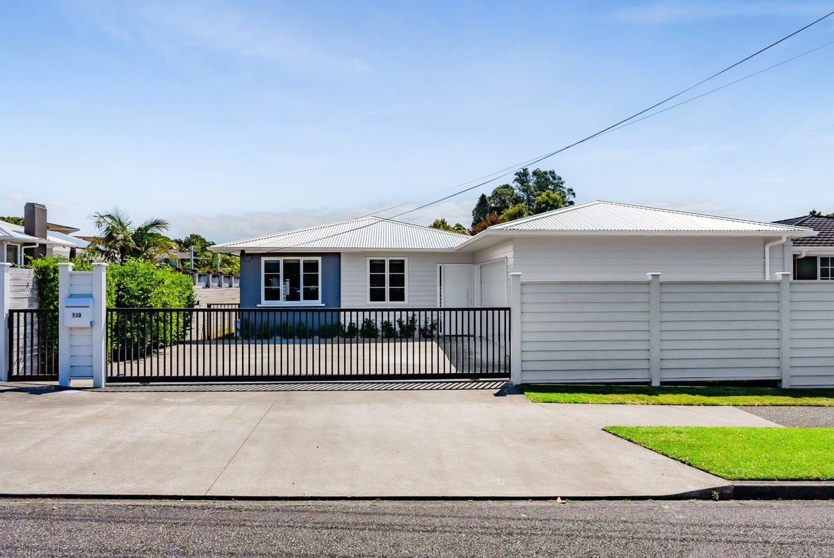 132 Govett Avenue, Frankleigh Park, New Plymouth - Carousel 1