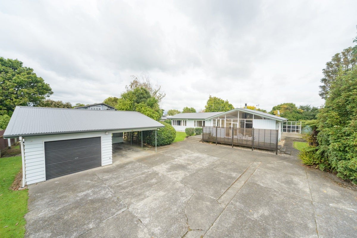 20 Burfield Place, Awapuni, Palmerston North - Carousel 2