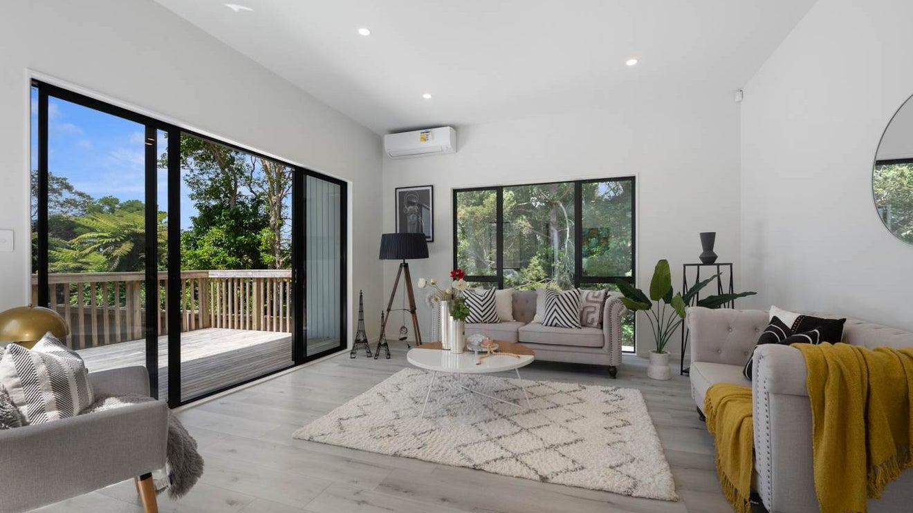 4 Gamble Way, Massey, Auckland - Carousel 1