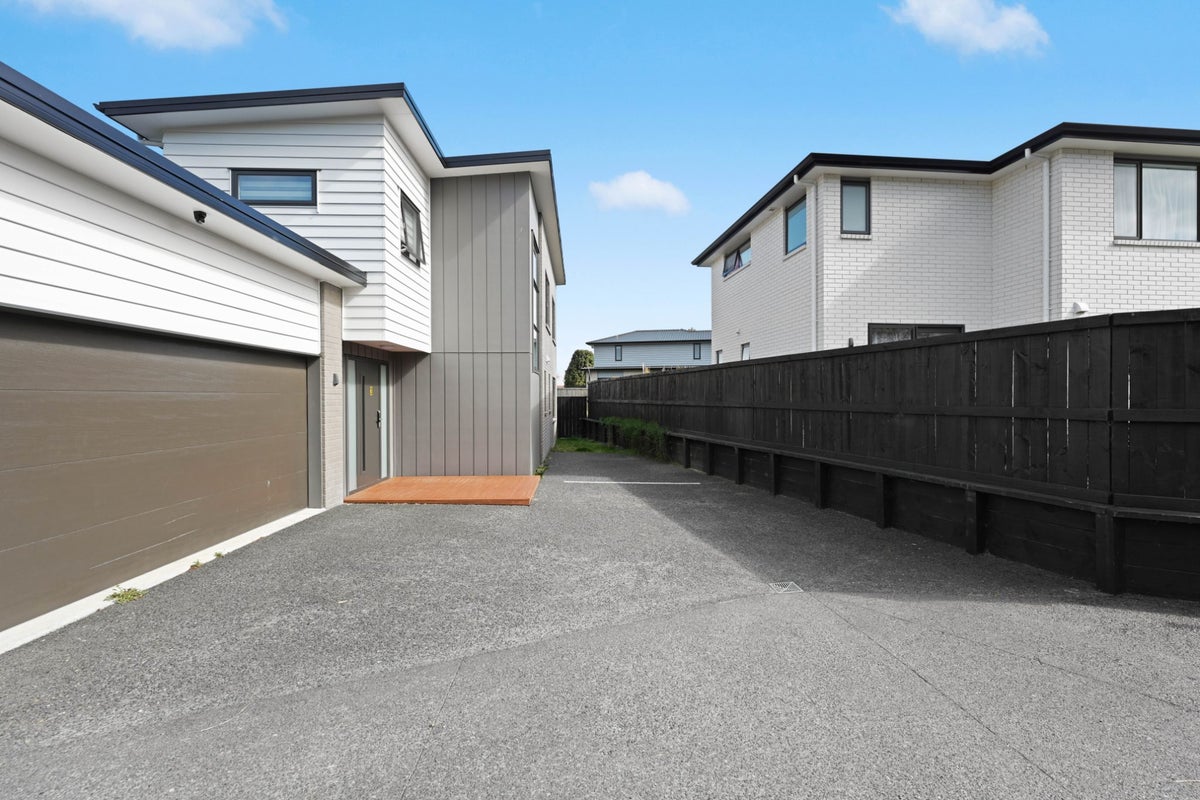 3 Kawakawa Place, Hillcrest, Hamilton - Carousel 24