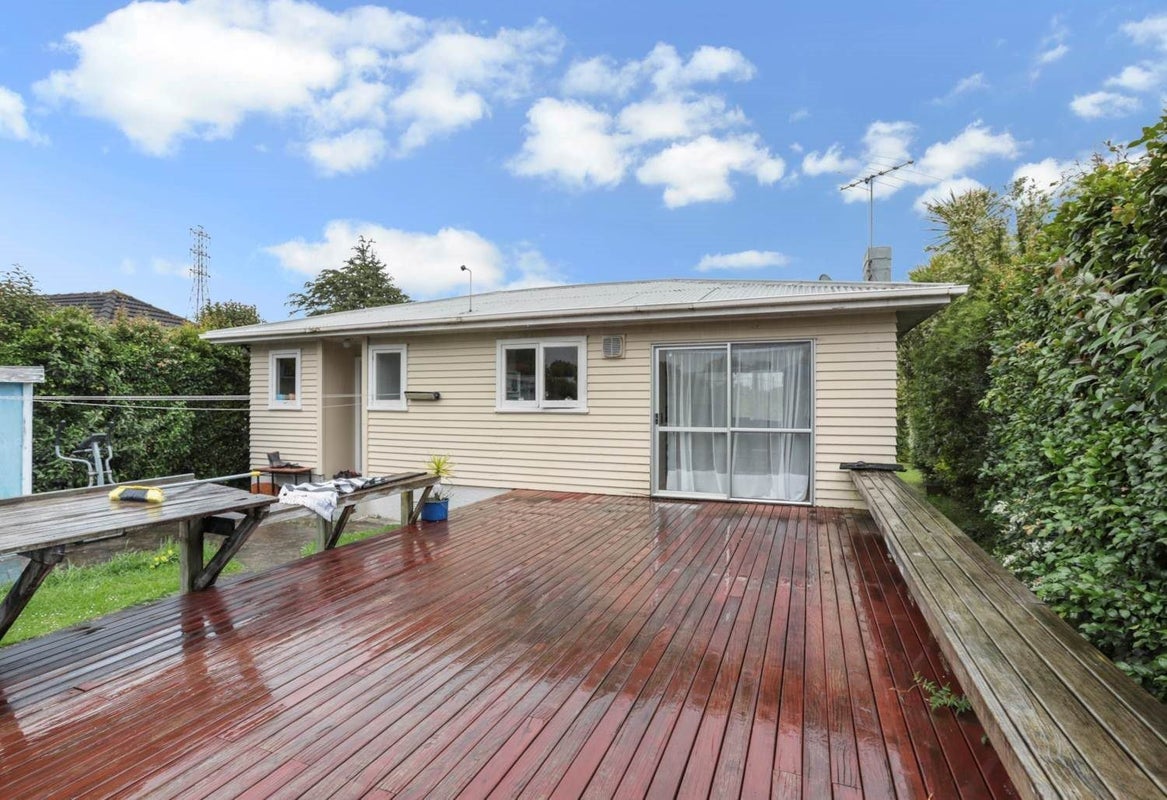 25 Vera Road, Te Atatu South, Auckland - Carousel 2