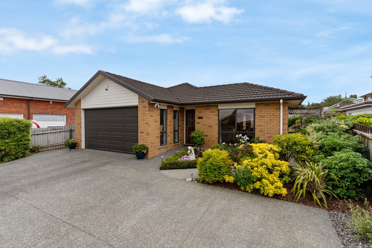 68 Tawa Road, One Tree Hill, Auckland - Carousel 1