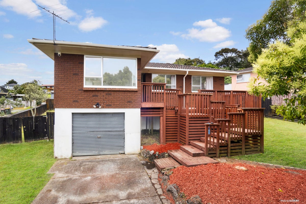 14 Zingaro Place, Massey, Auckland - Carousel 1