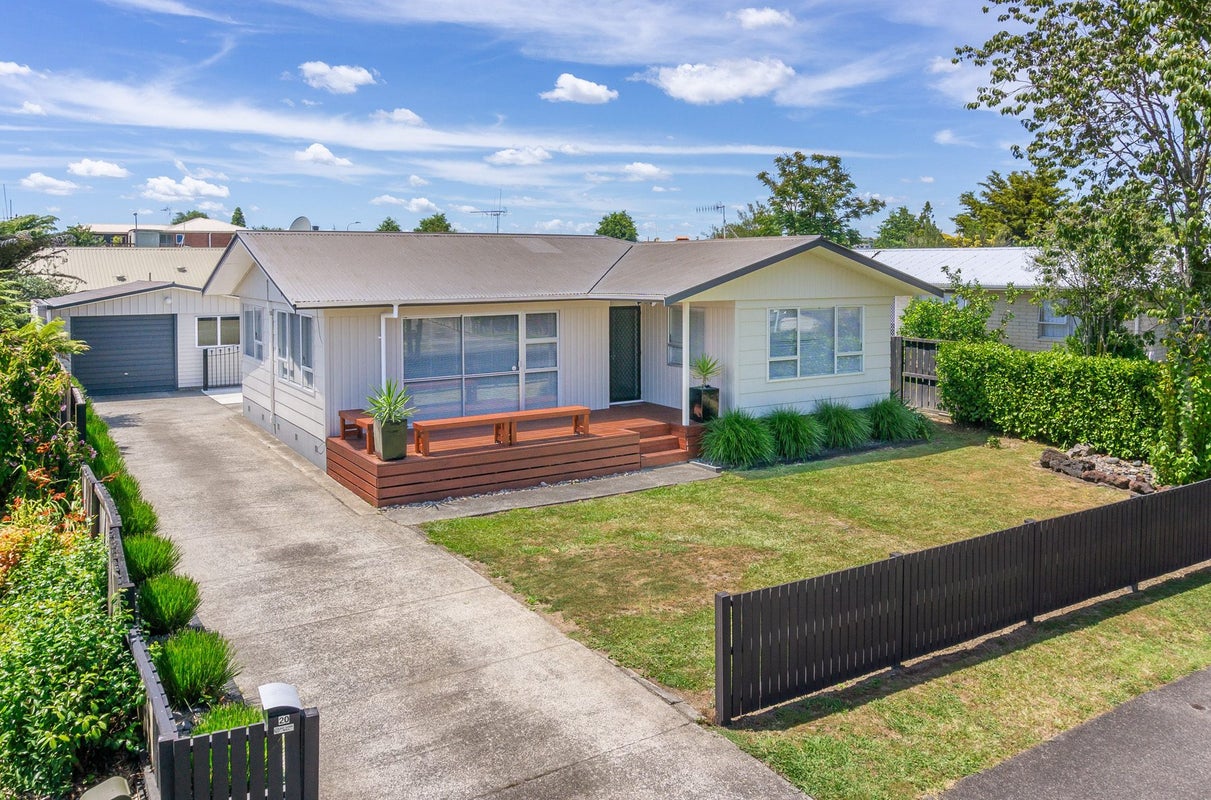 20 Caernarvon Street, Dinsdale, Hamilton - Carousel 1