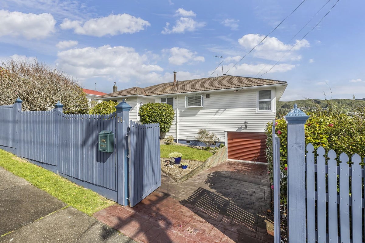74 Taylor Terrace, Tawa, Wellington - Carousel 22