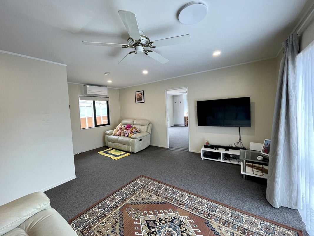 5 Avonleigh Road, Green Bay, Auckland - Carousel 2