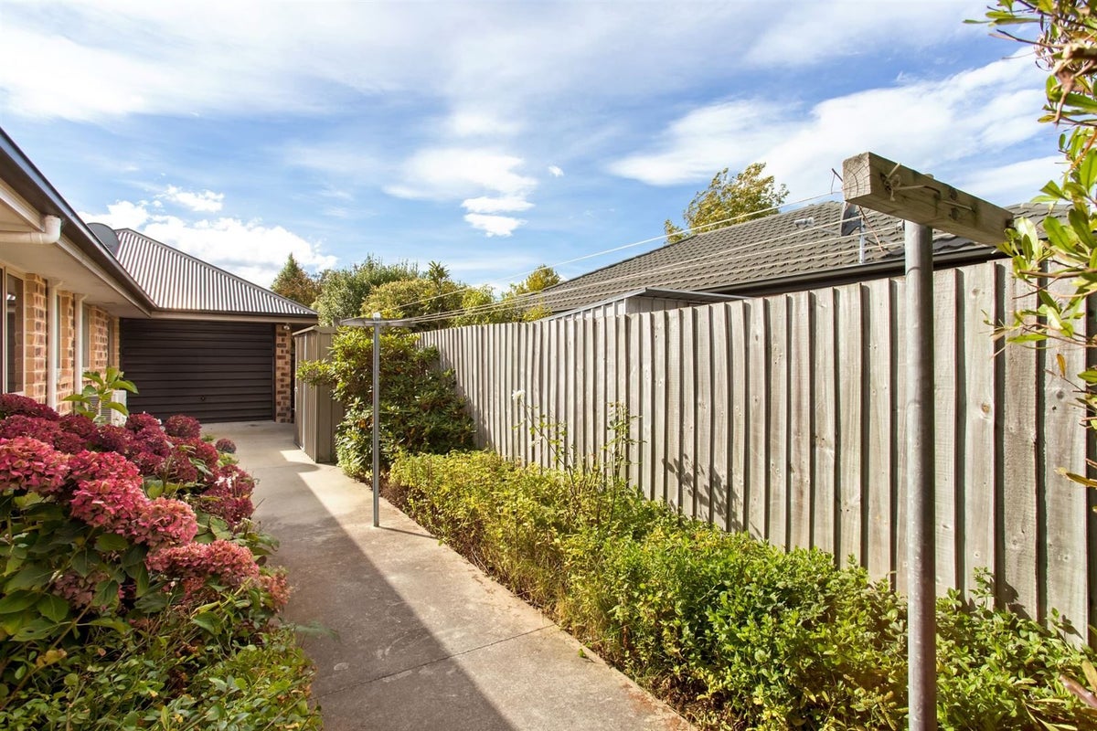 12 Coolspring Way, Redwood, Christchurch - Carousel 20