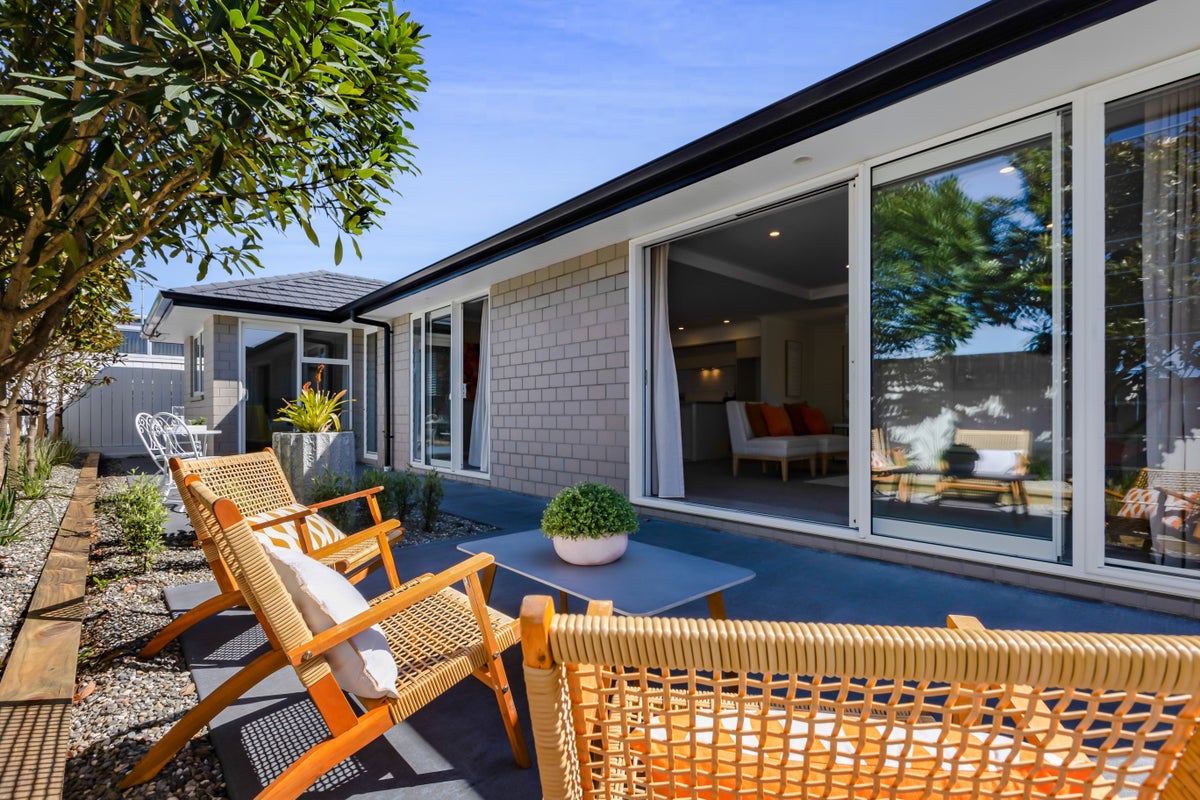 3/175 Carrington Street, Lower Vogeltown, New Plymouth - Carousel 1