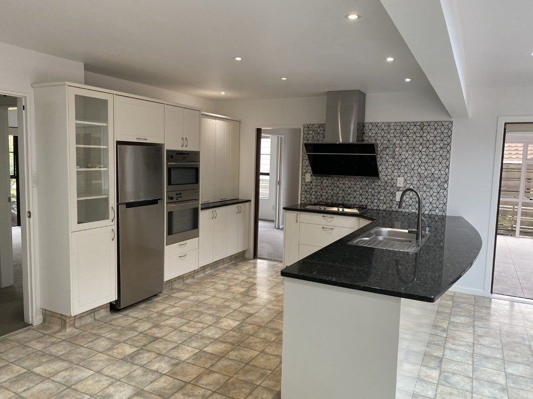 2 Duval Grove, Tawa, Wellington - Carousel 2