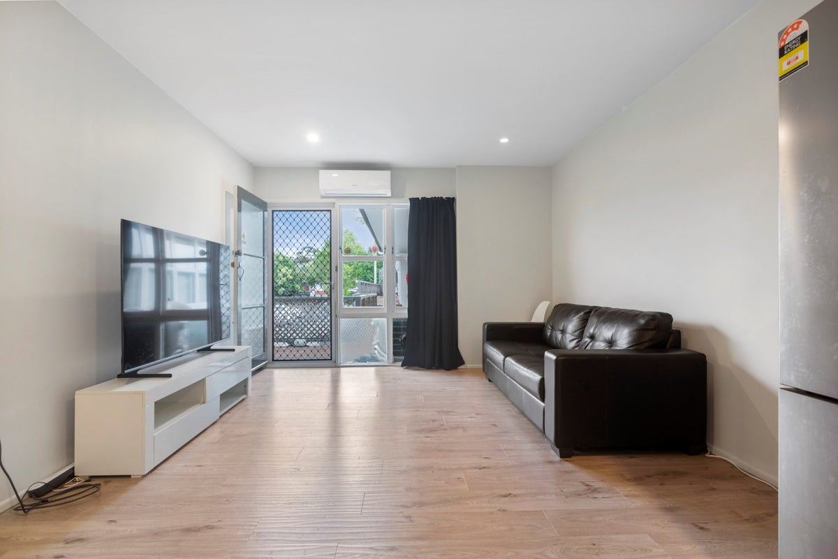 12/11 Tawera Road, Greenlane, Auckland - Carousel 1