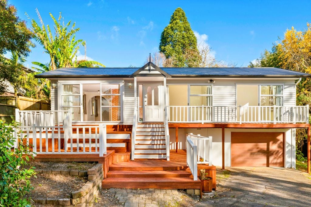 34 Kingdale Road, Henderson, Auckland - Carousel 1