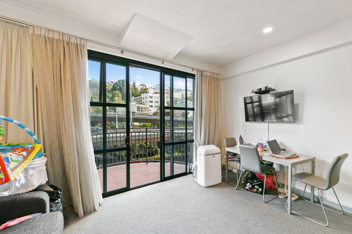 2P/154 The Terrace, Wellington Central, Wellington - Carousel 1