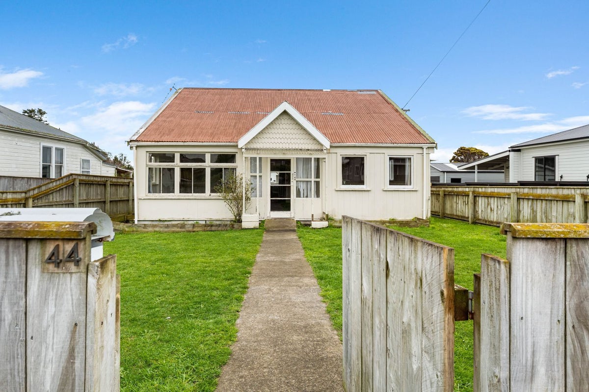 44 Collins Street, Hawera - Carousel 22
