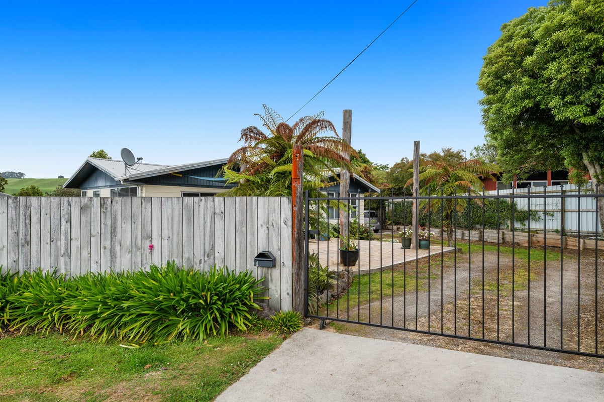 4 Paterson Grove, Pukehangi, Rotorua - Carousel 29
