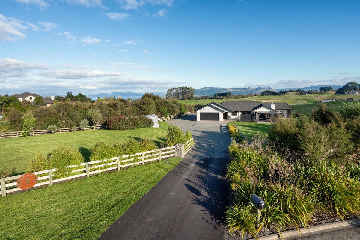 9 Todd Duncan Drive, Hamurana - Carousel 1