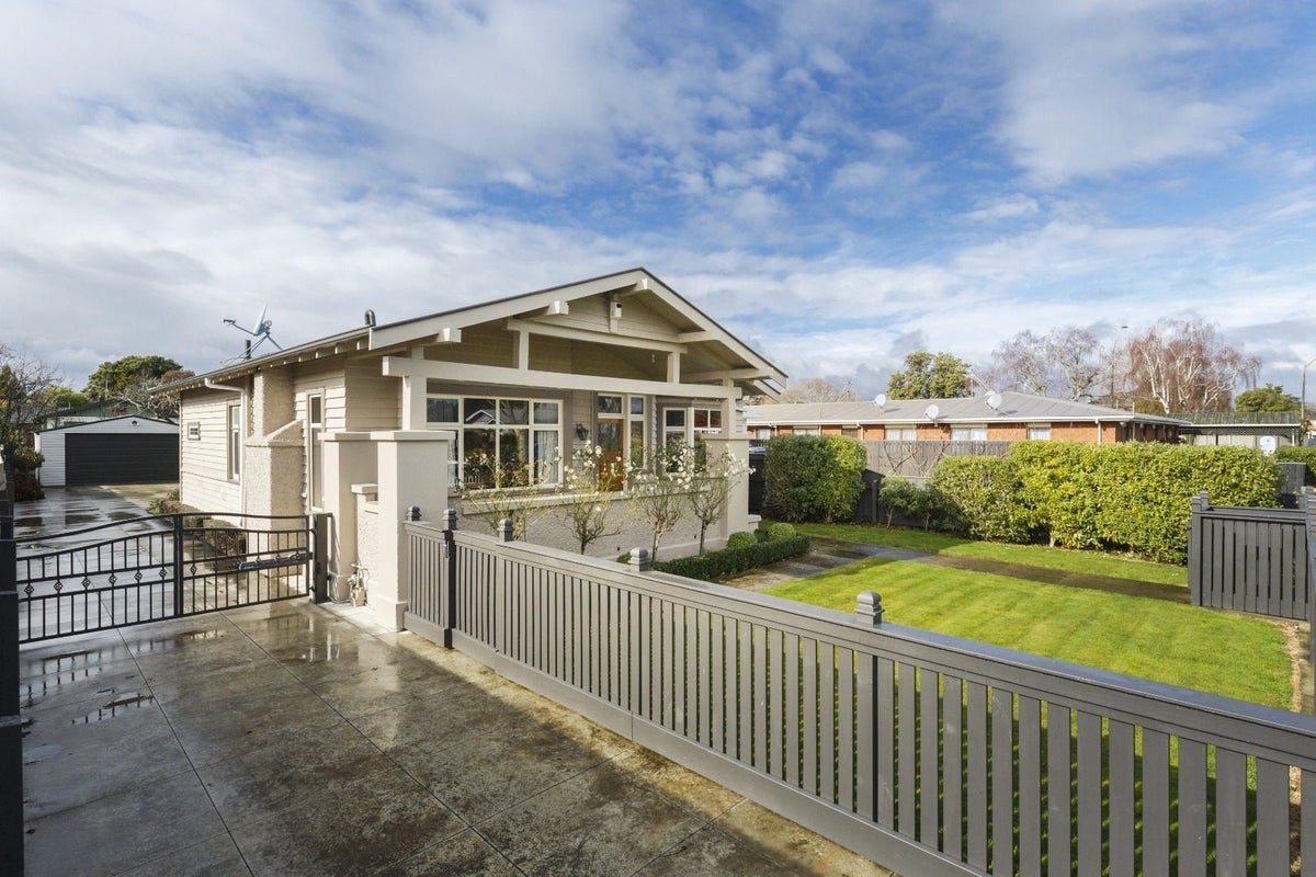137 Cook Street, West End, Palmerston North - Carousel 1