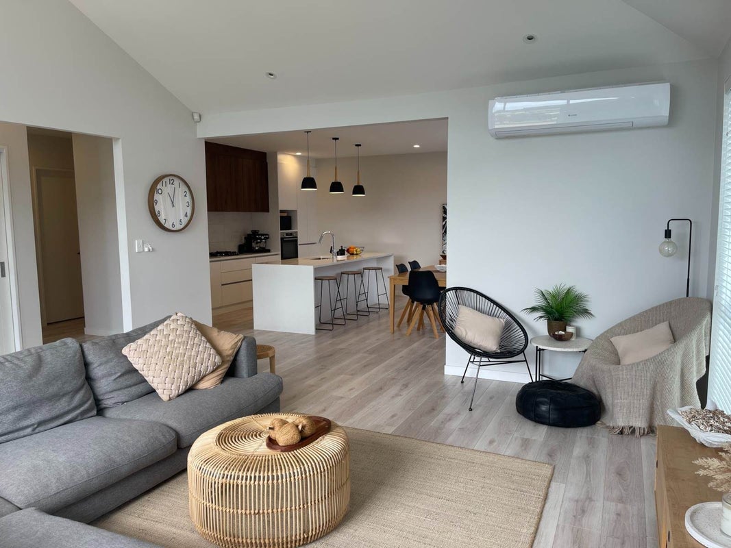24 Surf View Crescent, Red Beach, Whangaparaoa - Carousel 2