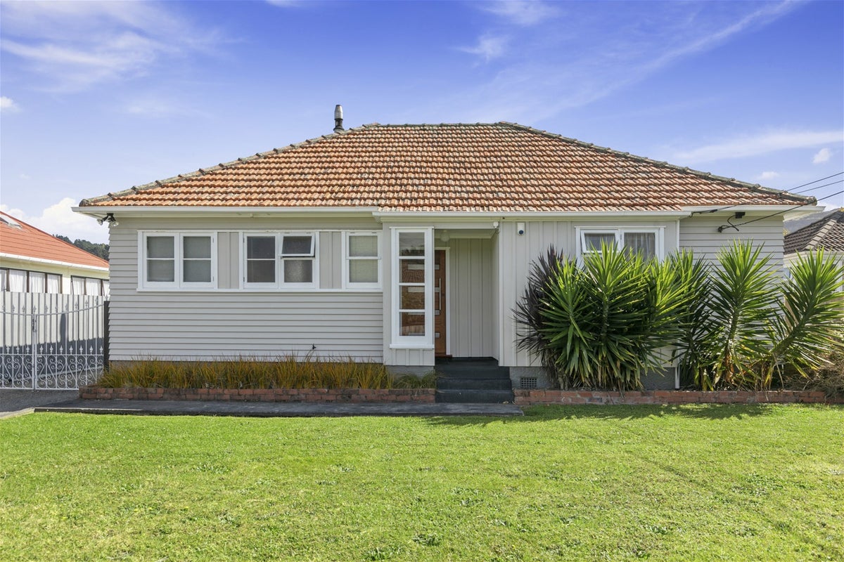 49 Biddle Crescent, Taita, Lower Hutt - Carousel 2