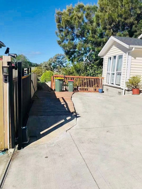 56A Hutchinson Avenue, New Lynn, Auckland - Carousel 2